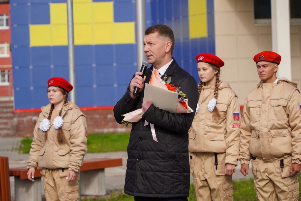8LzFwE02.jpg