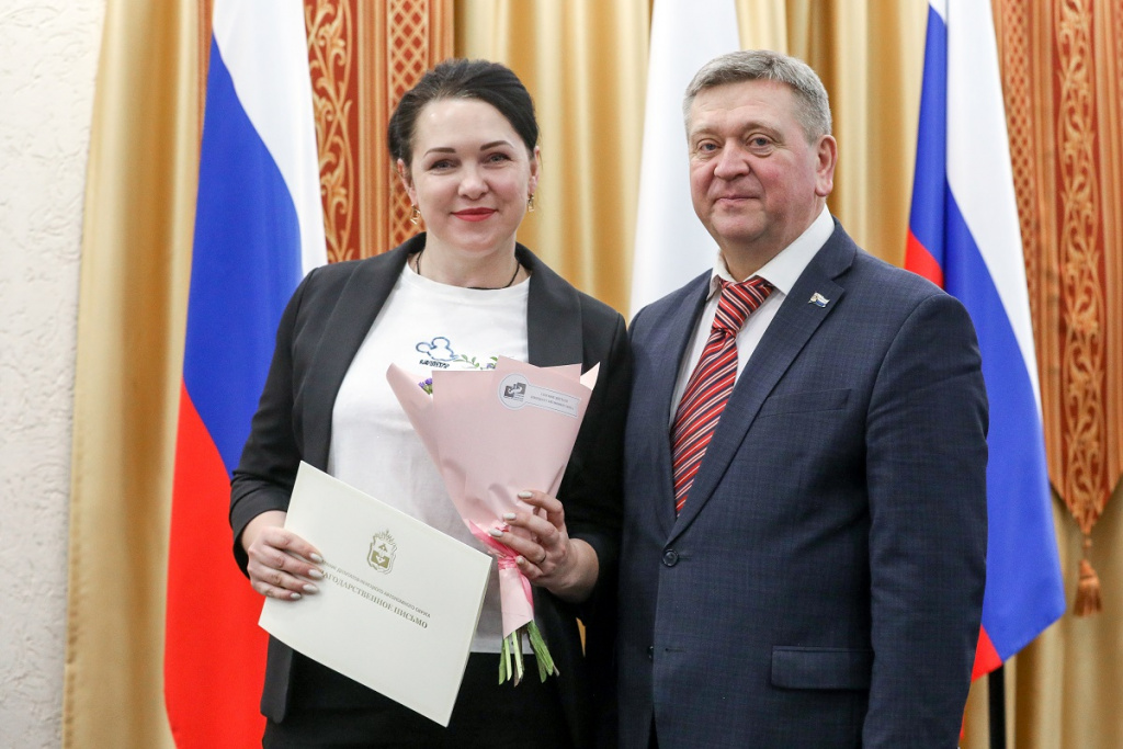 SHU_2003-Втекст.jpg