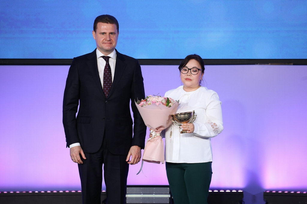 V_ramkakh_Vserossiiskogo_zhenskogo_foruma_Zhenshchiny_--.jpg
